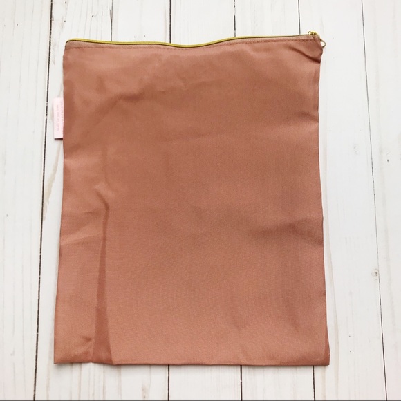 NWOT Girlfriend Collective Zipper Pouch Bag - Picture 3 of 3